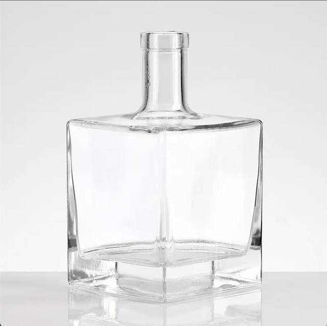 750 ml rechteckige Wodka-Glasflasche mit Korken für Whisky, Brandy, Tequila, Rum, Gin, individuelle Likörweinflasche